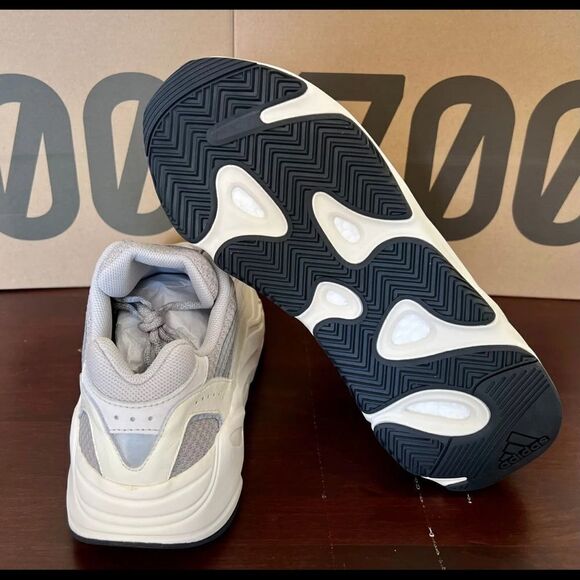 BRAND NEW adidas Yeezy Boost 700 V2 Static EF2829 SIZE 14.5 MENS Brand New! main image 7